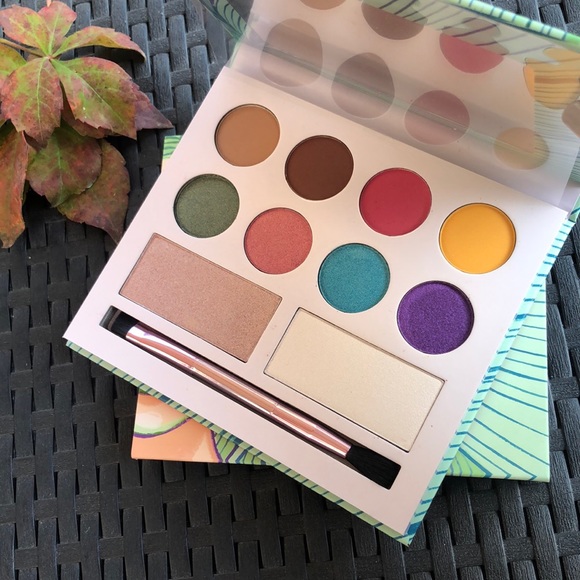 New LAURA MAKEUP LABS - Eyeshadow Palette & Brush - Picture 2 of 15